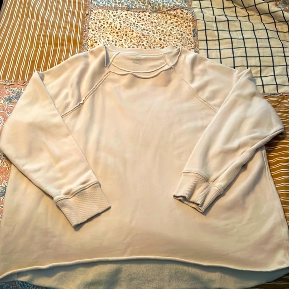 Aerie raw hem sweatshirt size large. Gently worn, great condition.